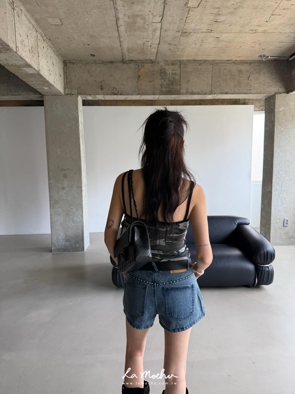 鉚釘牛仔短褲